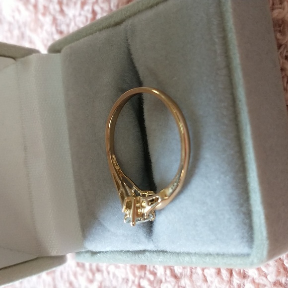 10k solid gold April birthstone ring - Picture 4 of 7